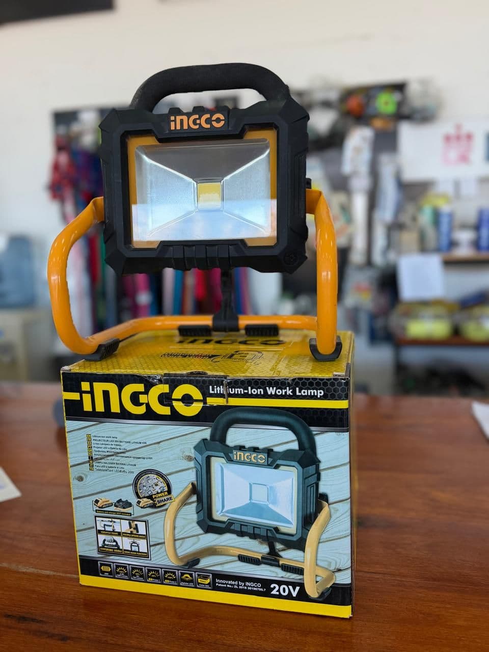 Reflector LED Inalámbrico INGCO CWLI2002